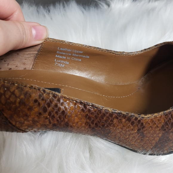 Style & Co. Snake texture leather heels - Picture 10 of 14